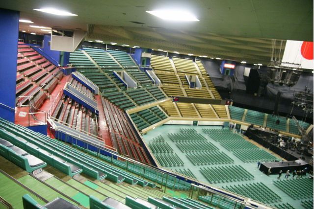 武道館で交際クラブ