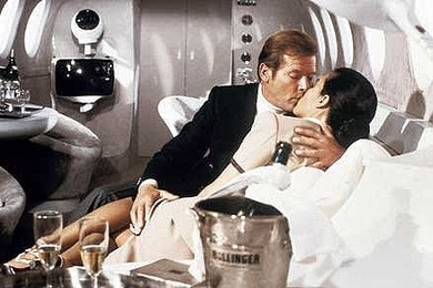 ジェームズボンドとドンペリ